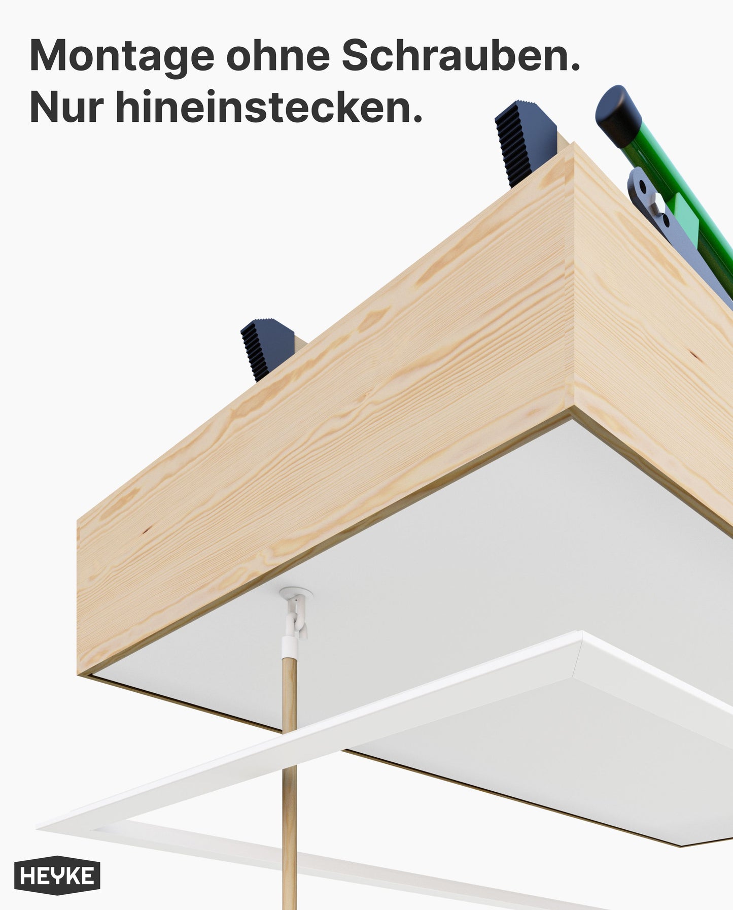 Schneeweiße Abdeckleisten für Holz Bodentreppe