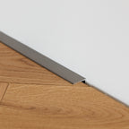 Aluminium Sockelleiste • Langlebig & feuchtigkeitsresistent • Flachform • Anodisiertes Champagner