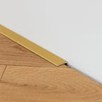 Aluminium Sockelleiste • Langlebig & feuchtigkeitsresistent • Flachform • Anodisiertes Gold