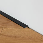 Aluminium Sockelleiste • Langlebig & feuchtigkeitsresistent • Flachform • Anodisiertes Schwarz