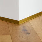 Aluminium Sockelleiste • Langlebig & feuchtigkeitsresistent • Winkelform • Anodisiertes Gold
