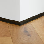 Aluminium Sockelleiste • Langlebig & feuchtigkeitsresistent • Winkelform • Anodisiertes Graphit
