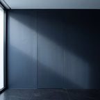 Wandbündige Tür • Innovativ ganz ohne Klinke • Touch-to-Open • Eindrucksvolle Höhe 2,40 m • schwarze Alu-Zarge
